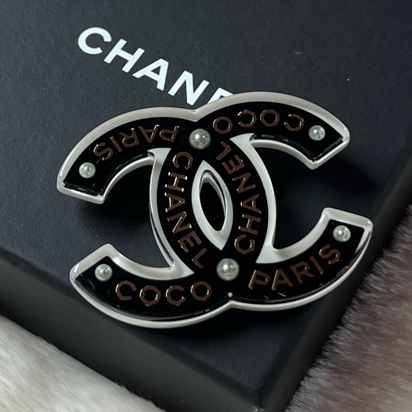 Authentic Chanel brooch 💕 - Picture 10 of 15